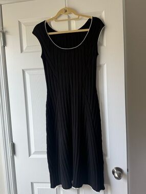 WHBM Black Sleeveless Ribbed Cap-Sleeve Sweater Dress with White Piping Small